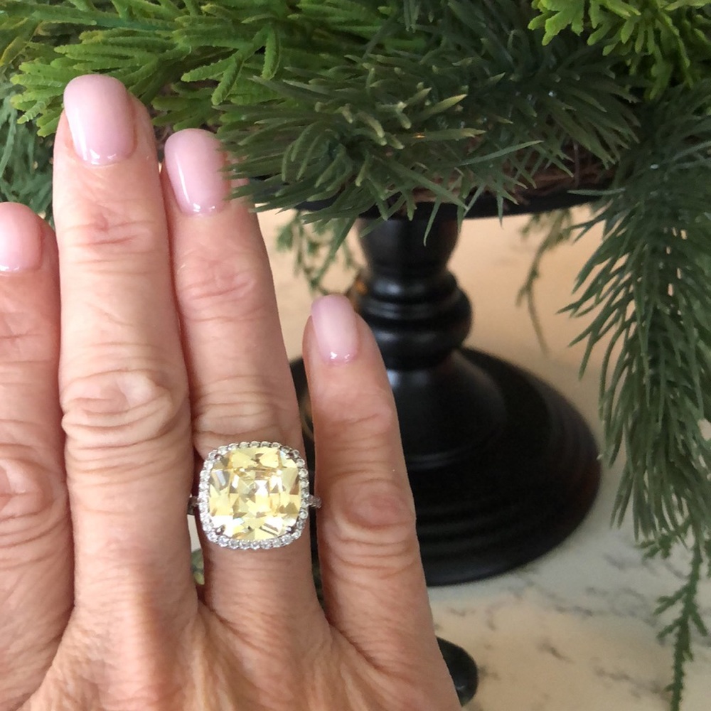 Stunning faux yellow diamond w/ cubic zirconia surrounding stones, .925 CZ - Picture 6 of 12